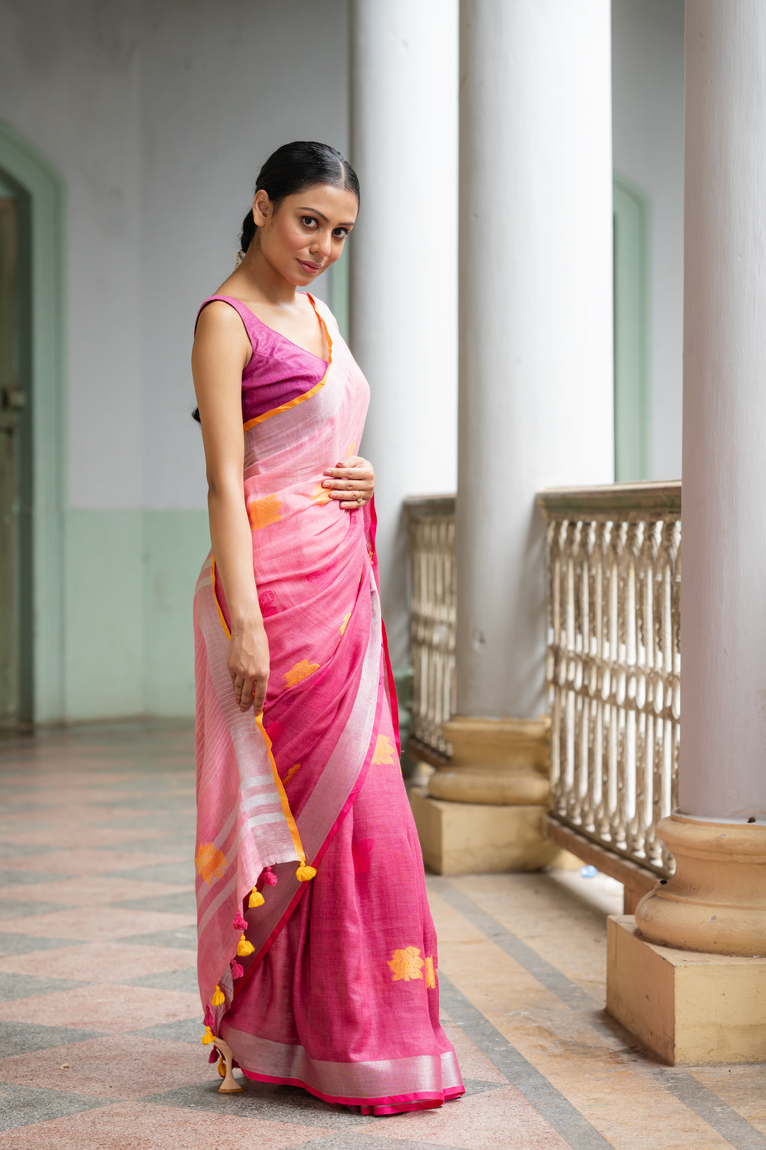 Gulabi Chidiya Ombre Handloom Linen Jamdani Sari