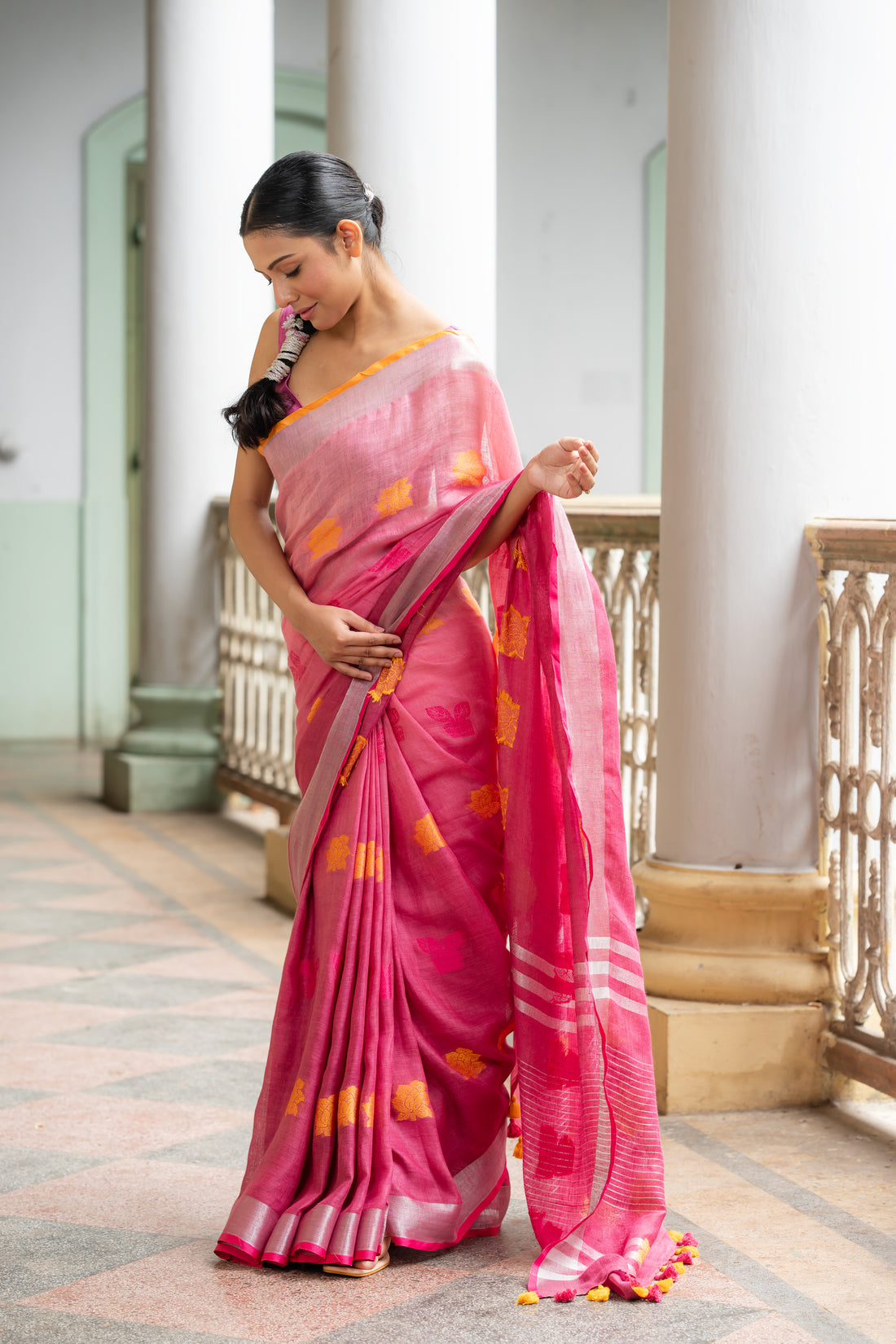 Gulabi Chidiya Ombre Handloom Linen Jamdani Sari