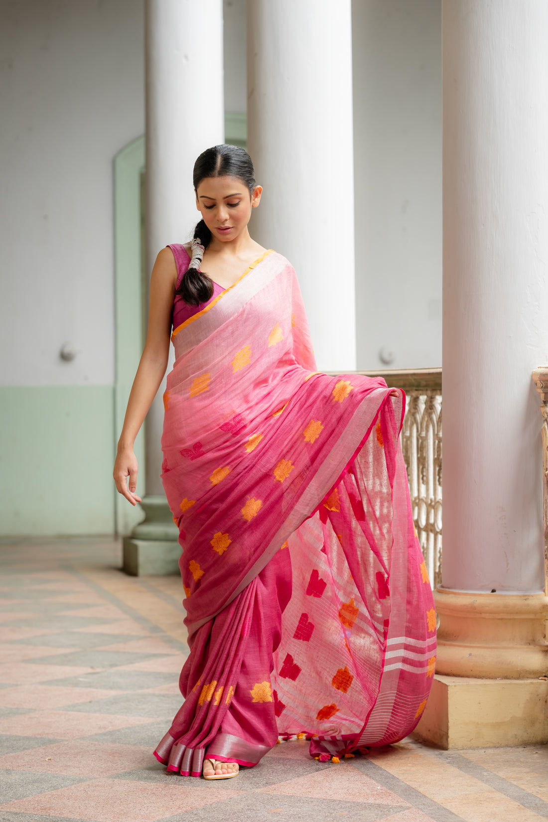 Gulabi Chidiya Ombre Handloom Linen Jamdani Sari