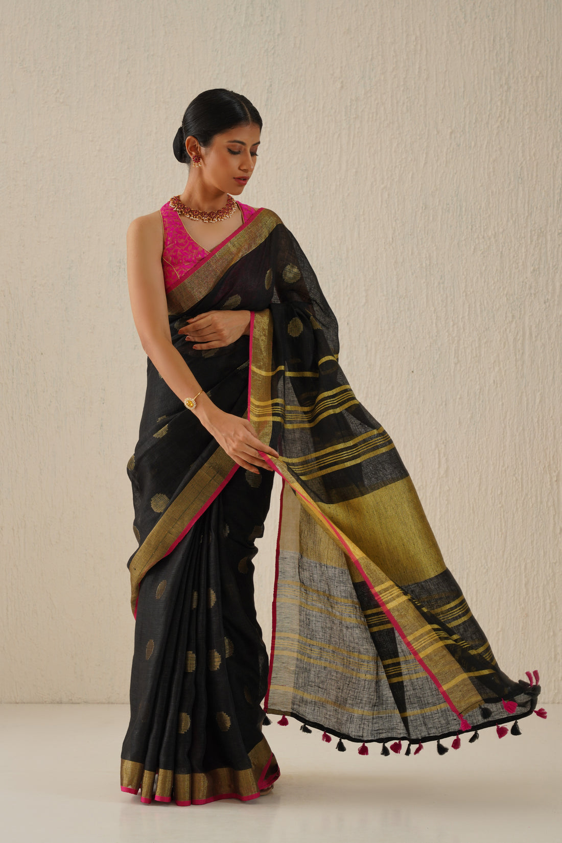 Laali Black & Gold Handloom Linen Jamdani Sari