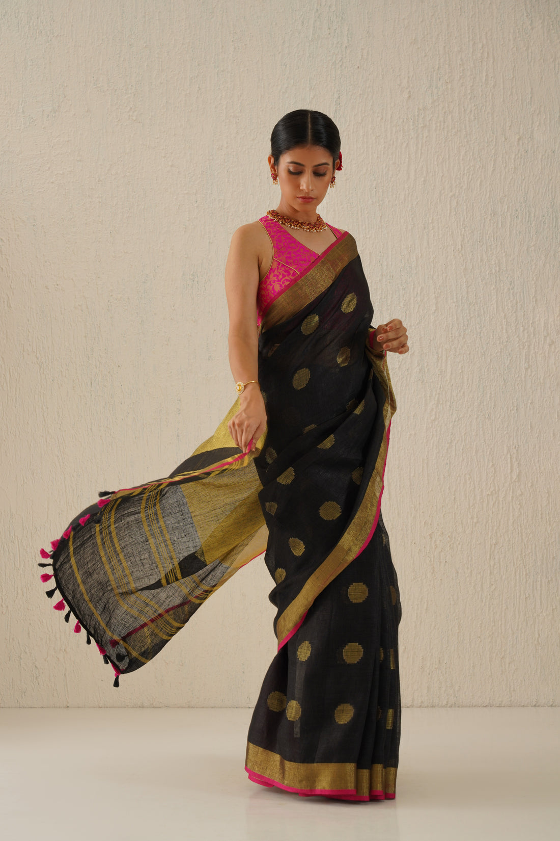 Laali Black & Gold Handloom Linen Jamdani Sari