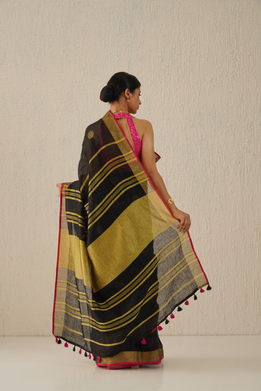 Laali Black & Gold Handloom Linen Jamdani Sari