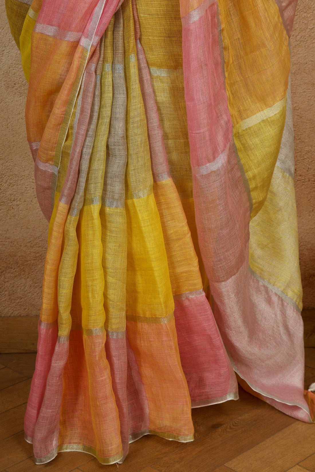 Holika Linen Sari