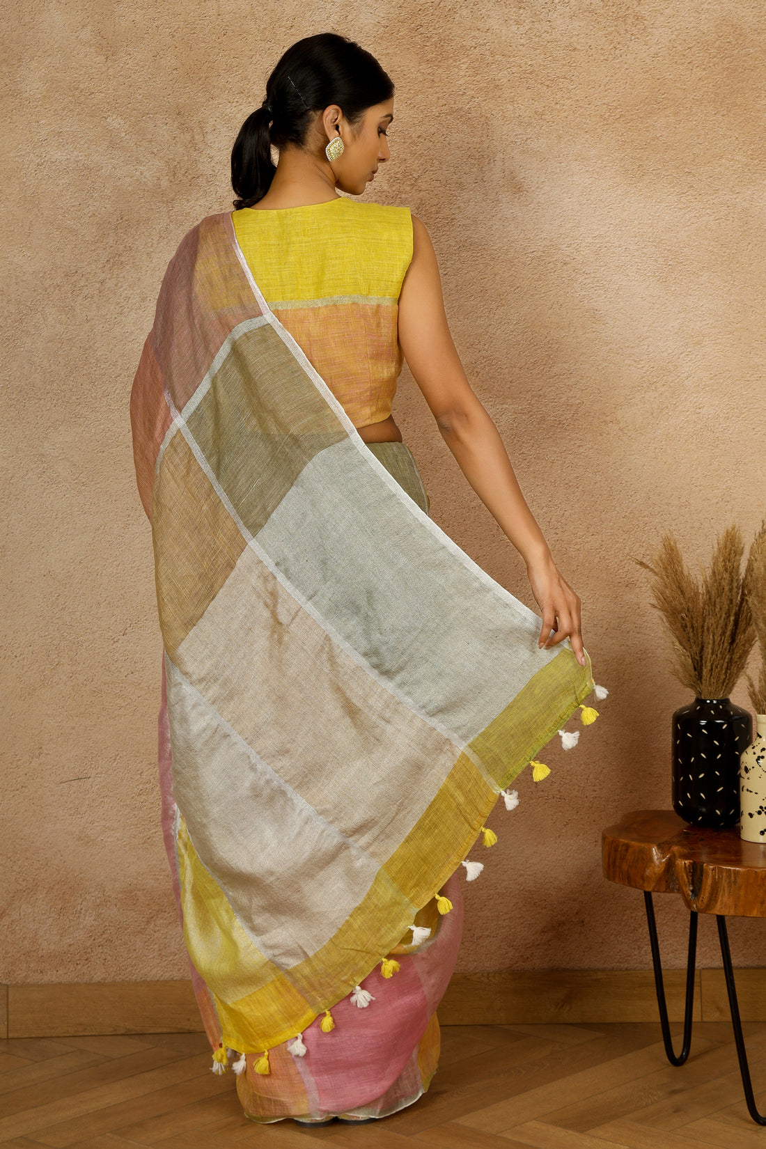 Holika Linen Sari