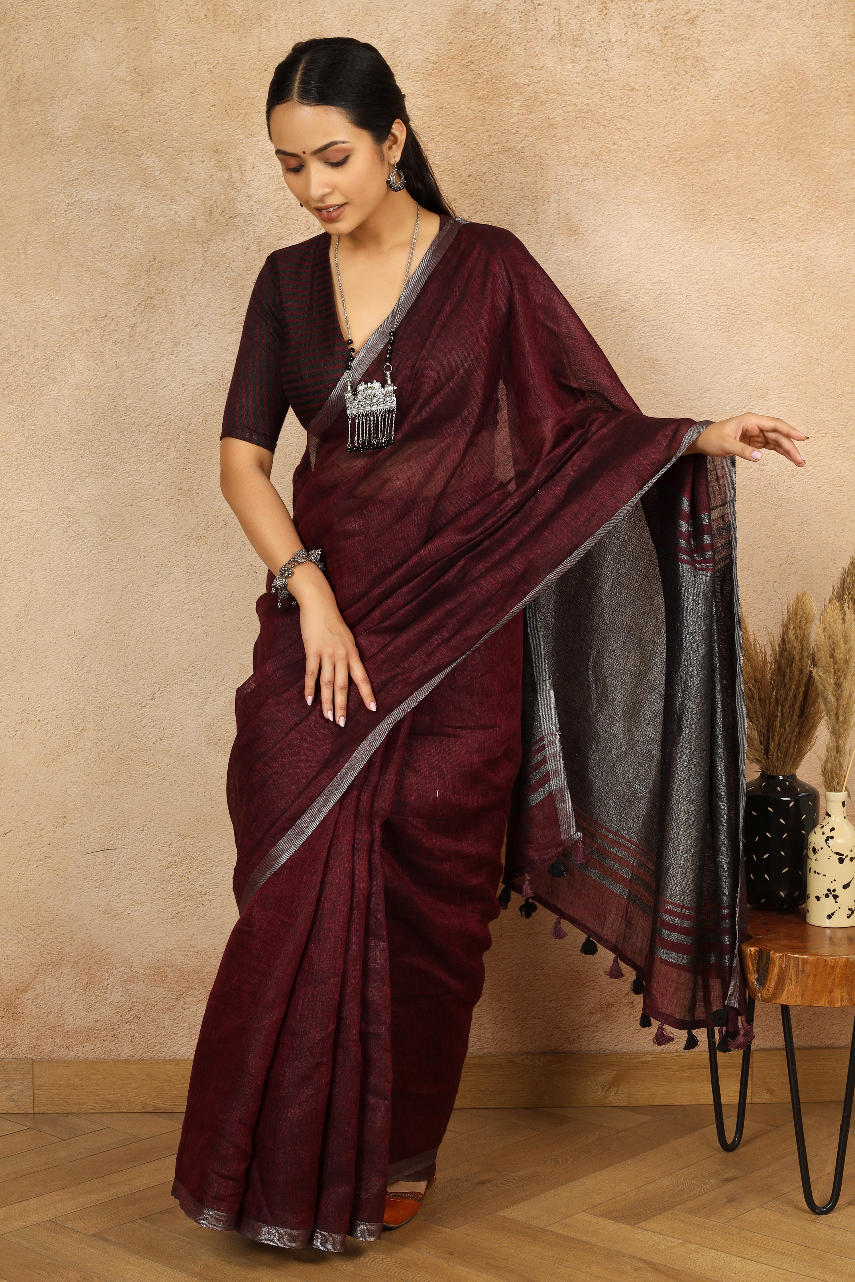 Pure Handloom Digital Printed Linen Saree in Beige and Maroon – Bengal  Looms India