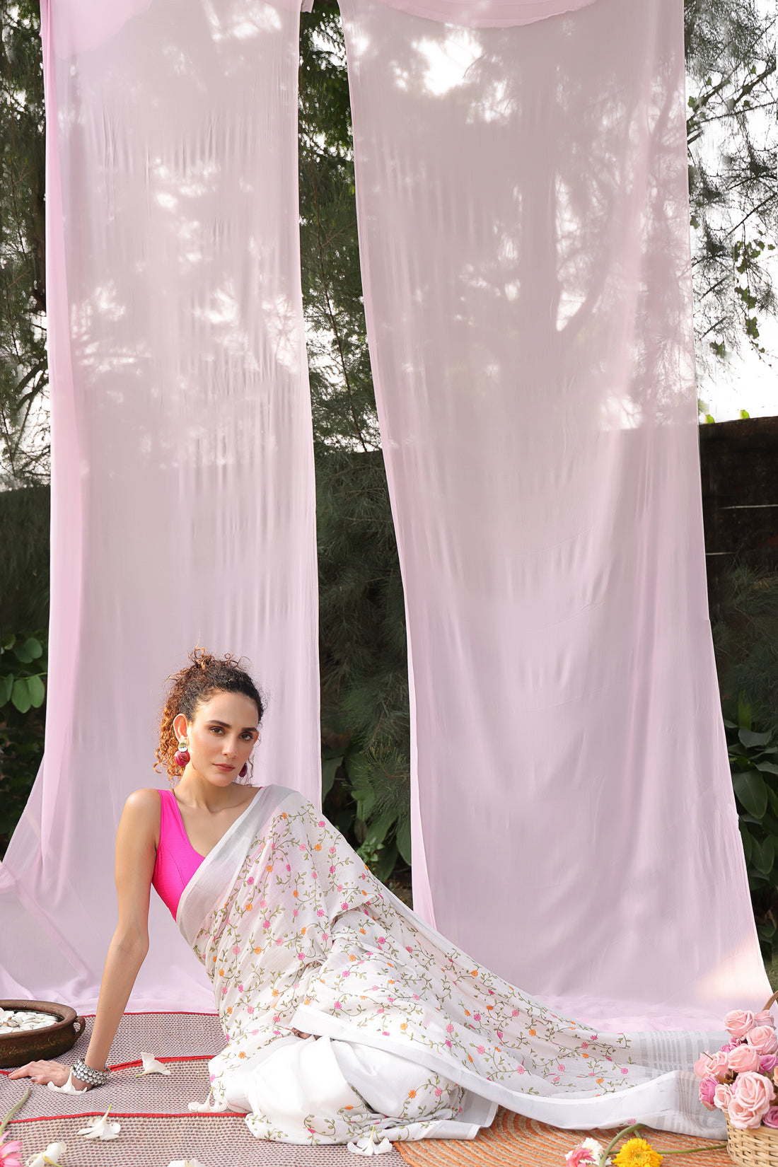 Hansini Embroidered Linen Saree