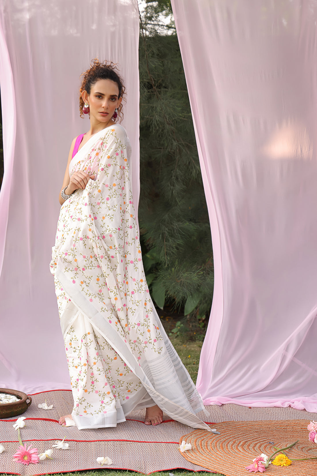 Hansini Embroidered Linen Saree