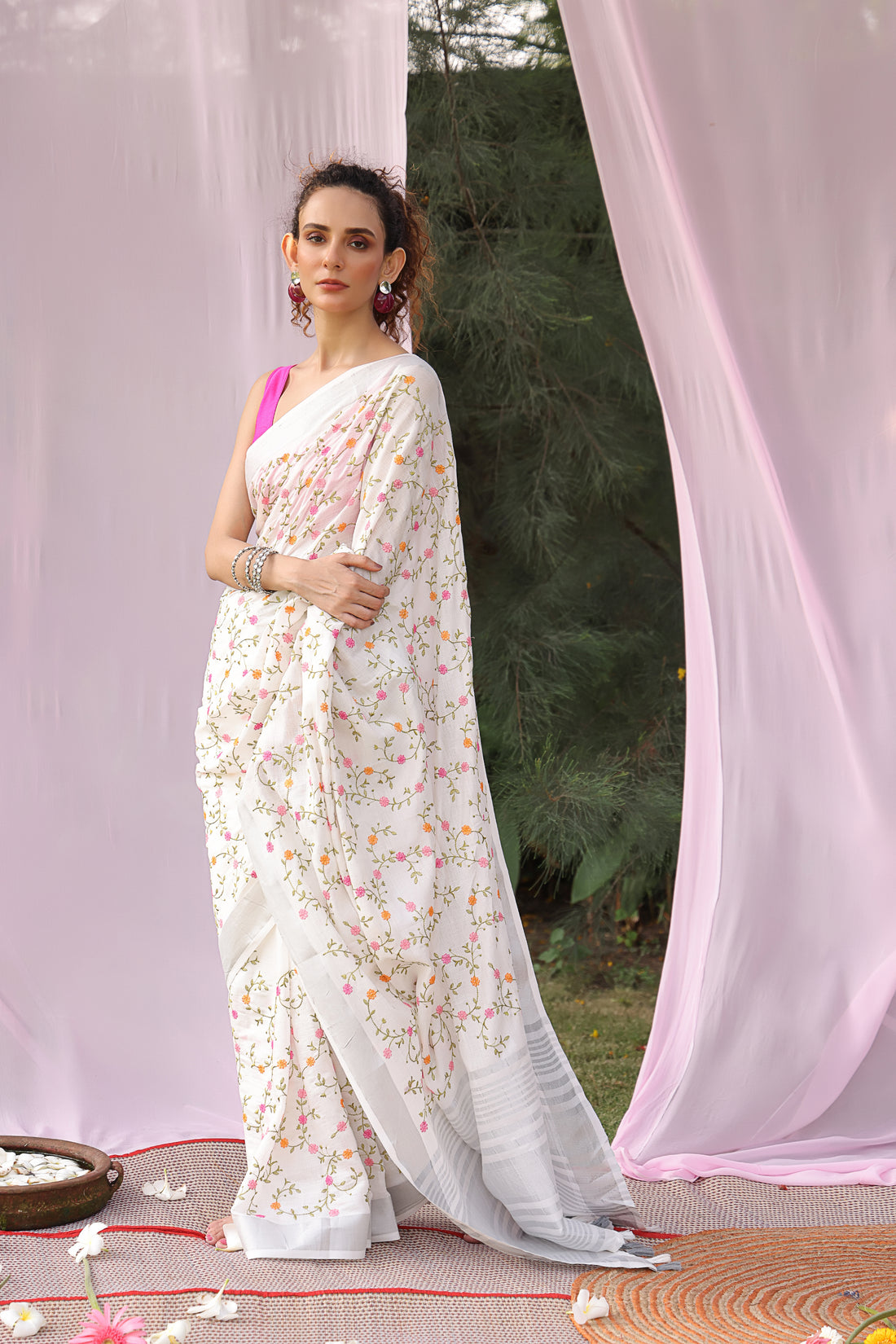 Hansini Embroidered Linen Saree