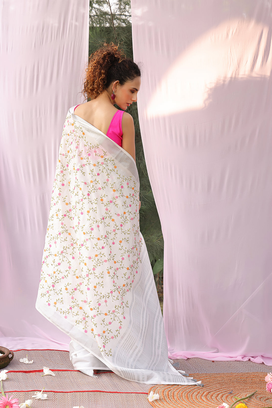 Hansini Embroidered Linen Saree